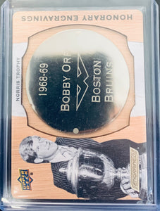 2023-24 UD ENGRAINED HOCKEY #HE-NO69 BOSTON BRUINS - BOBBY ORR HONORARY ENGRAVINGS NORRIS TROPHY #D 070/100