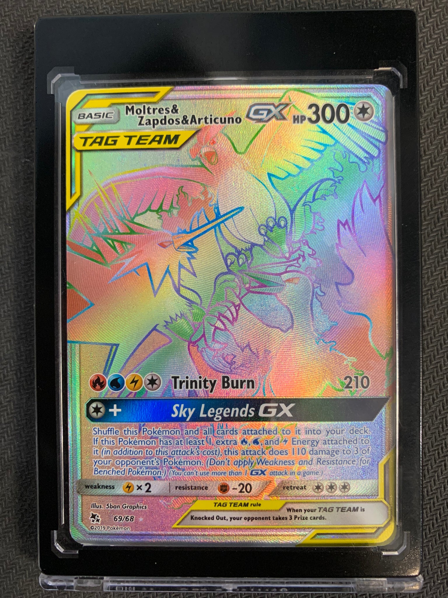 2019 POKEMON SUN & MOON HIDDEN FATES MOLTRES & ZAPDOS & ATRICUNO GX RAINBOW SECRET RARE 69/68- MINT