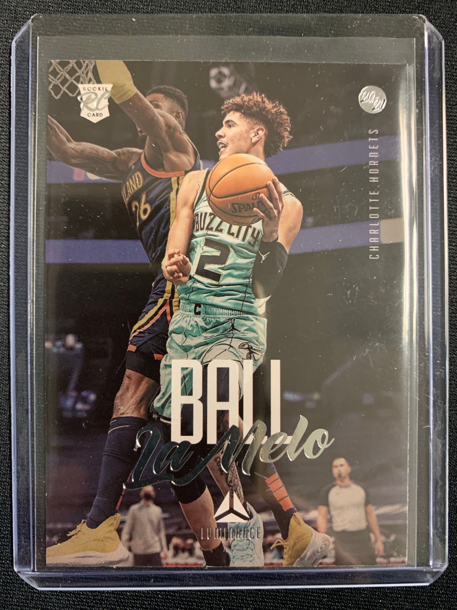 2020-2021 PANINI CHRONICLES NBA BASKETBALL #147 CHARLOTTE HORNETS - LAMELO BALL PANINI LUMINANCE ROOKIE CARD