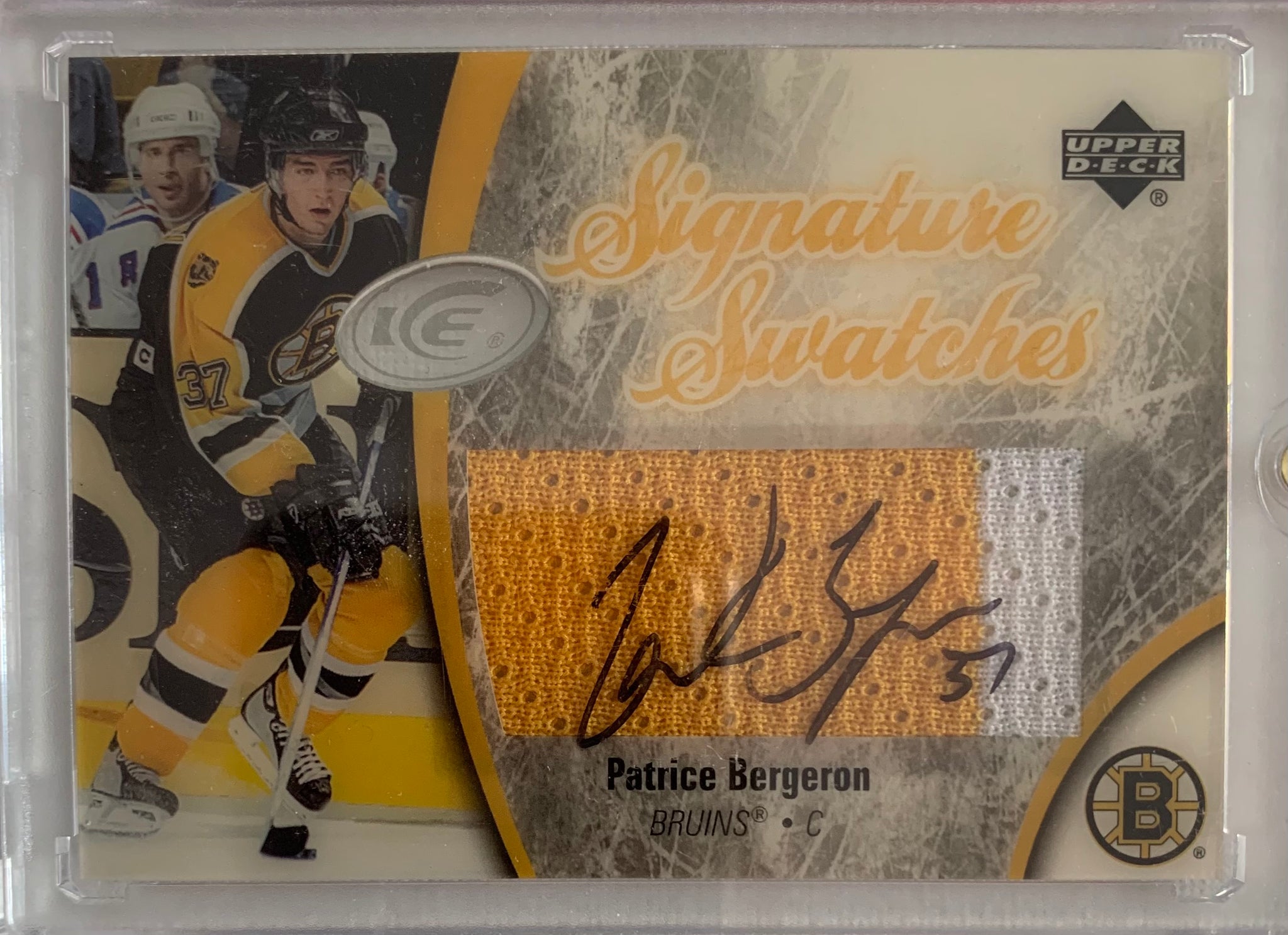 2005-06 UPPER DECK ICE HOCKEY #SS-PB BOSTON BRUINS - PATRICE BERGERON SIGNATURE SWATCHES AUTO CARD RAW