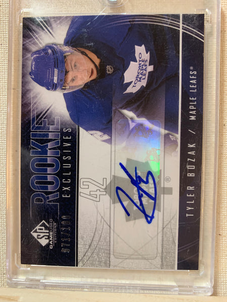 2009-10 SP GAME USED HOCKEY #RE-TB TORONTO MAPLE LEAFS - TYLER BOZAK ROOKIE EXCLUSIVES AUTOGRAPHED  ROOKIE CARD RAW