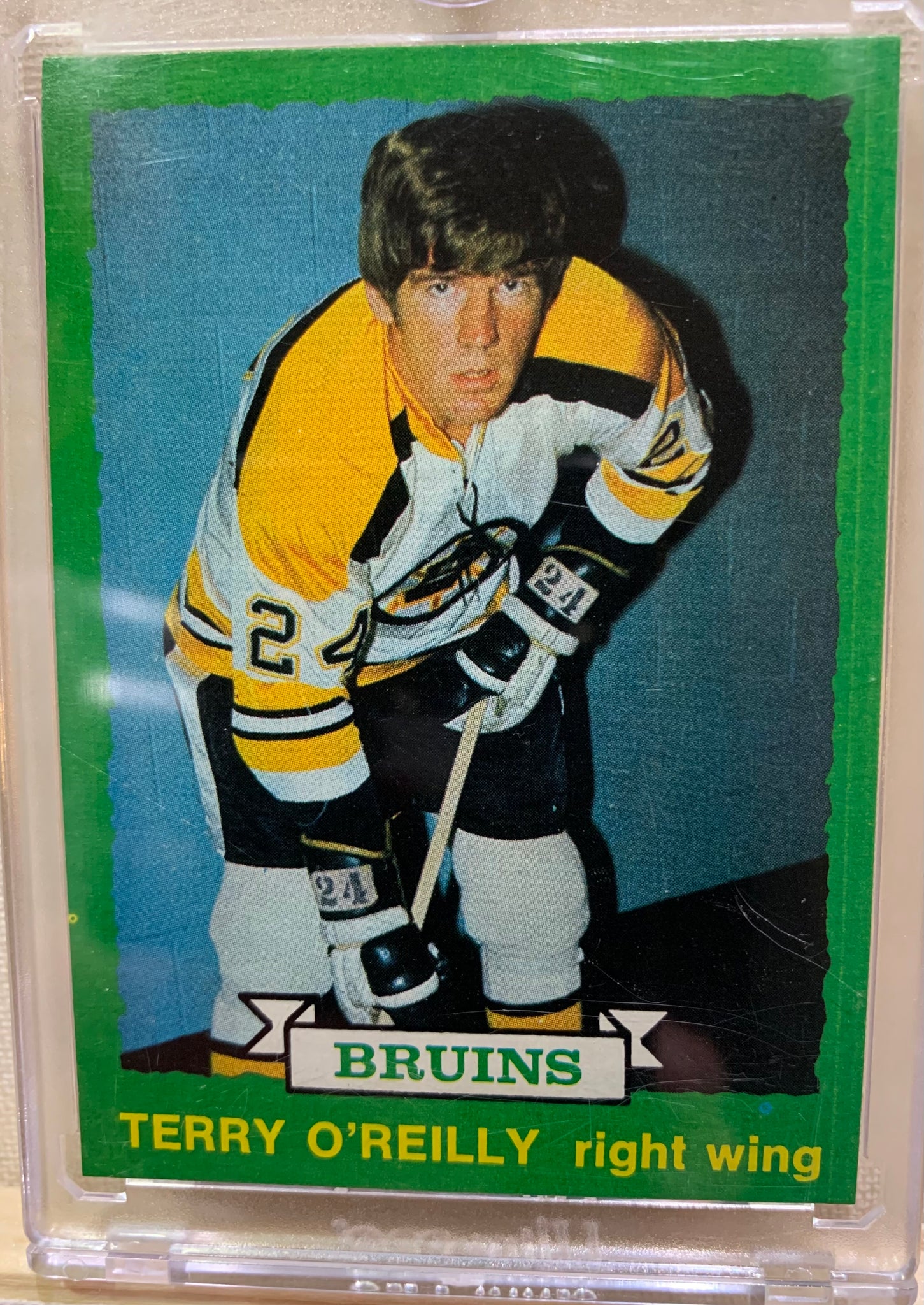 1973-74 O-PEE-CHEE HOCKEY #254 BOSTON BRUINS - TERRY O'REILLY ROOKIE CARD RAW