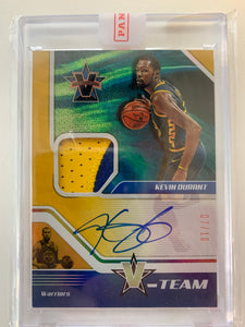 2018-19 PANINI CHRONICLES BASKETBALL #VT-KD GOLDEN STATE WARRIORS - KEVIN DURANT V-TEAM AUTO JERSEY # 07/10!
