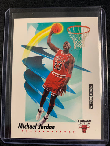 1991-92 SKYBOX BASKETBALL #39 CHICAGO BULLS - MICHAEL JORDAN BASE