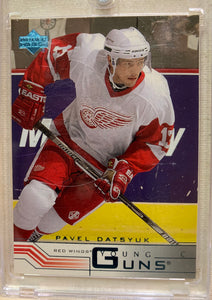 2002-03 UPPER DECK HOCKEY #422 DETROIT RED WINGS - PAVEL DATSYUK YOUNG GUNS ROOKIE CARD RAW