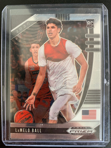 2020 PANINI PRIZM DRAFT PICKS BASKETBALL #43 CHARLOTTE HORNETS - LAMELO BALL ROOKIE CARD