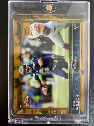 2015 TOPPS CHROME FOOTBALL #15 SEATTLE SEAHAWKS - RUSSELL WILSON GOLD REFRACTOR NUMBERED 45/50