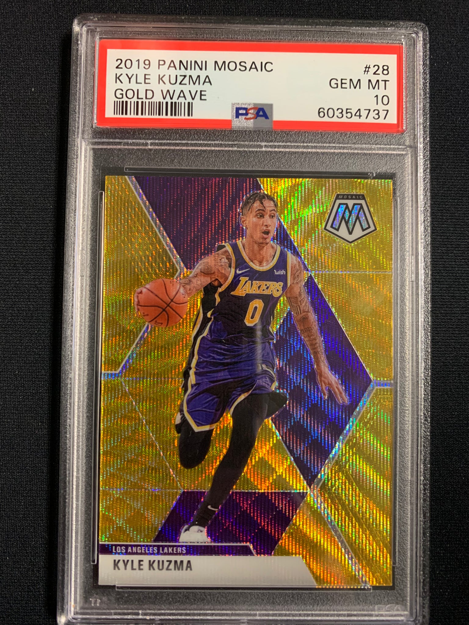 2019 PANINI MOSAIC NBA BASKETBALL #28 LOS ANGELES LAKERS - KYLE KUZMA MOSAIC GOLD WAVE PRIZM CARD GRADED PSA 10 GEM MINT