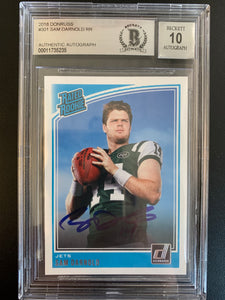 2018 PANINI DONRUSS NFL FOOTBALL #301 NEW YORK JETS - SAM DARNOLD RATED ROOKIE AUTHENTIC AUTOGRAPHS ROOKIE CARD BECKETT AUTHENTIC 10