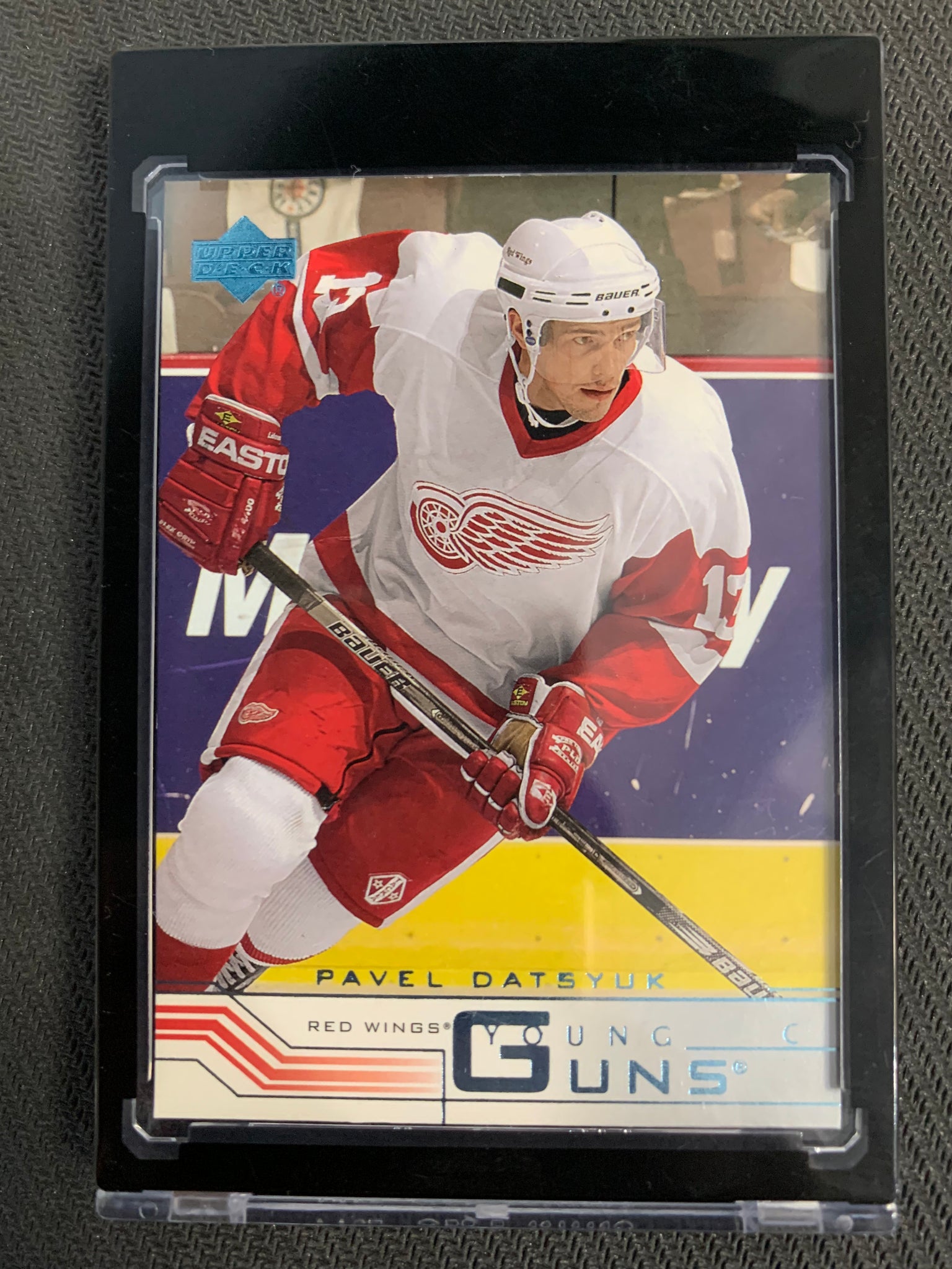 2002-03 UPPER DECK HOCKEY #422 DETROIT RED WINGS - PAVEL DATSYUK YOUNG GUNS ROOKIE CARD - MINT!