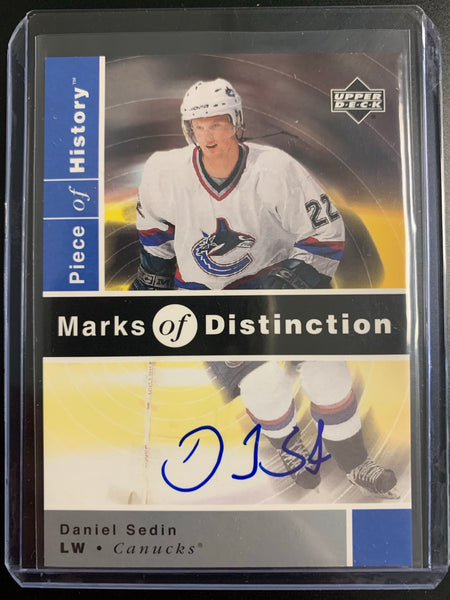2002 UD PIECE OF HISTORY HOCKEY #DS VANCOUVER CANUCKS - DANIEL SEDIN MARKS OF DISTINCTION ON CARD AUTOGRAPH