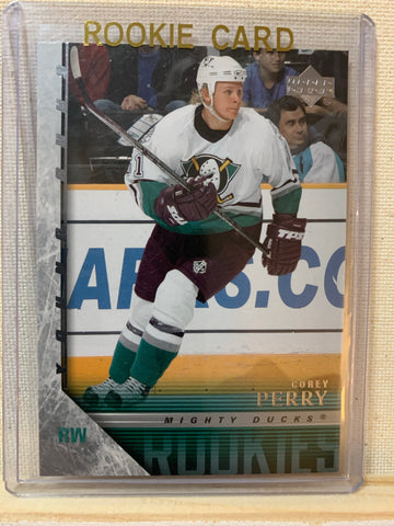 2005-06 UPPER DECK HOCKEY #204 ANAHEIM DUCKS - COREY PERRY YOUNG GUNS ROOKIE CARD RAW