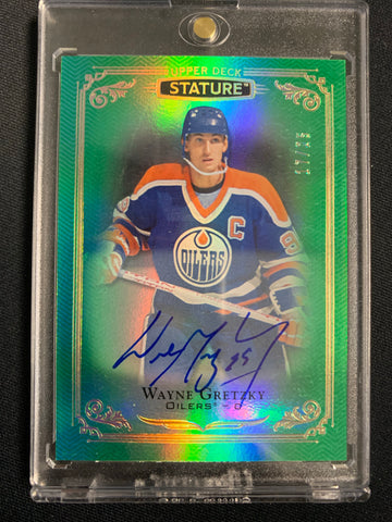 2019-20 UPPER DECK STATURE HOCKEY #99 - EDMONTON OILERS - WAYNE GRETZKY THE ALUMNI ON CARD AUTO NUMBERED 17/25