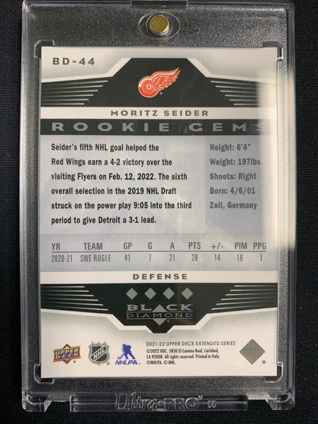 2021-22 UPPER DECK EXTENDED SERIES HOCKEY #BD-44 DETROIT RED WINGS - MORITZ SEIDER QUAD BLACK DIAMOND RETRO ROOKIE CARD