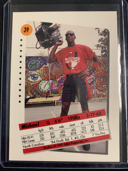 1991-92 SKYBOX BASKETBALL #39 CHICAGO BULLS - MICHAEL JORDAN BASE